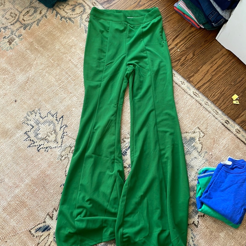 NWT Flare leg pants. Size M.